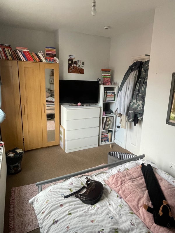 Room Hunter House Road in Sheffield