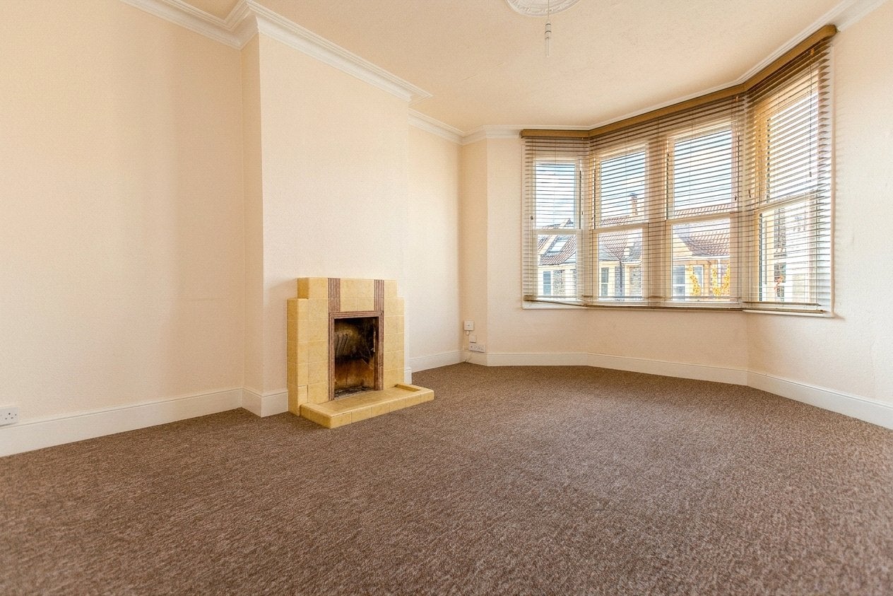 Flat Kennington Avenue in Bristol
