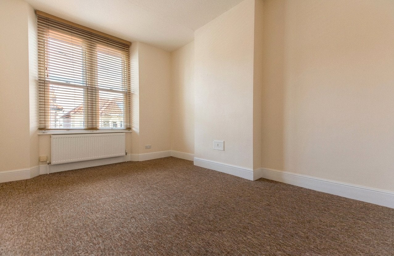 Flat Kennington Avenue in Bristol