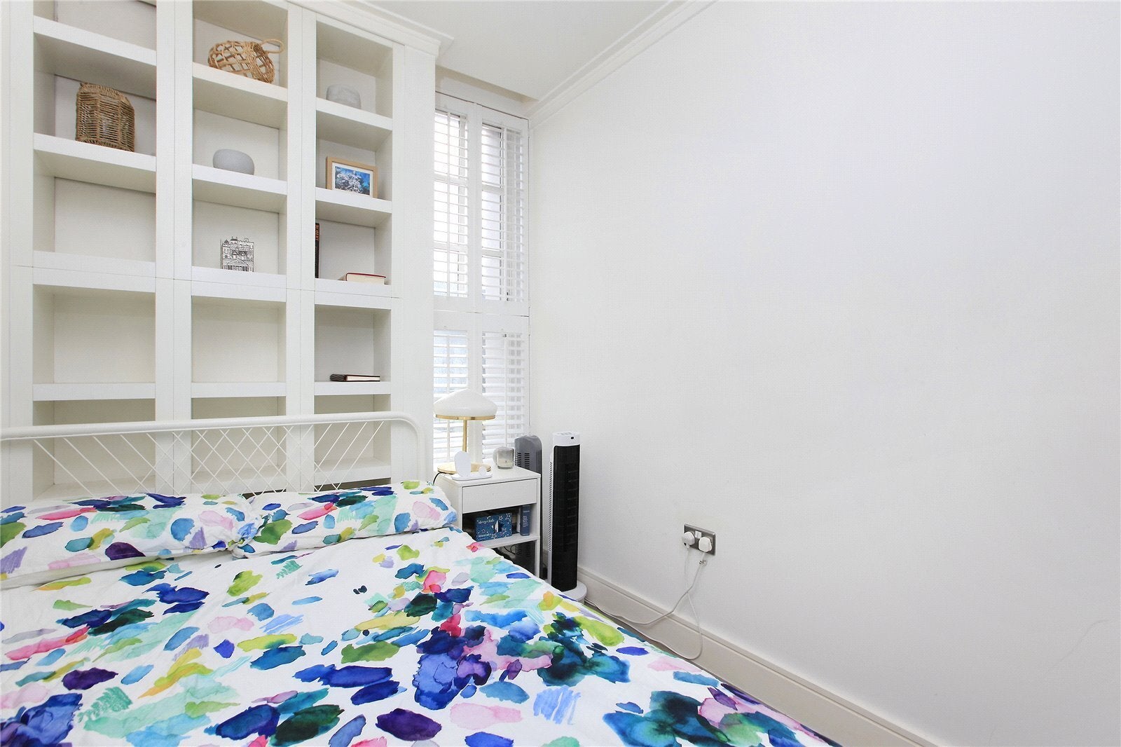 Flat Clapham High Street in Greater London