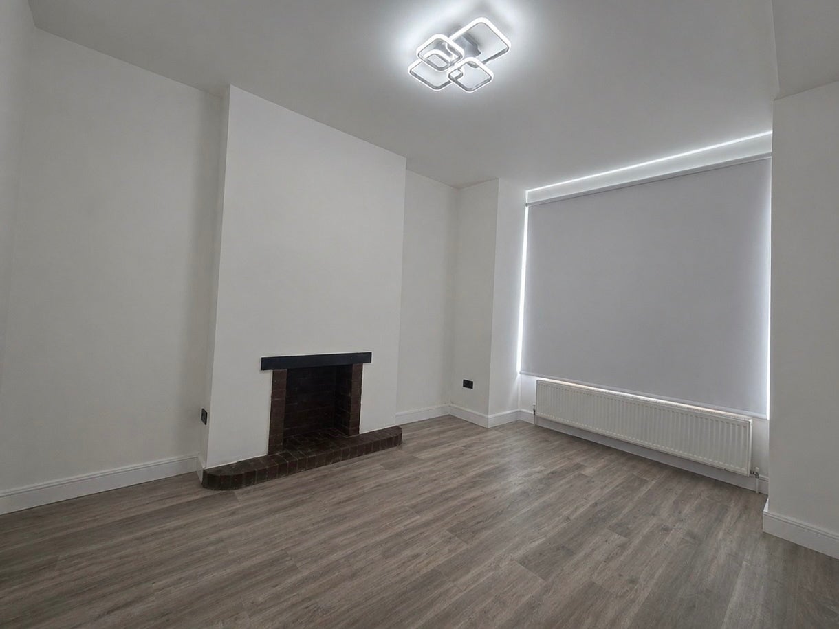 Flat Inglemere Road in Greater London