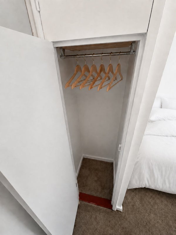 Room Cremorne Road in Greater London