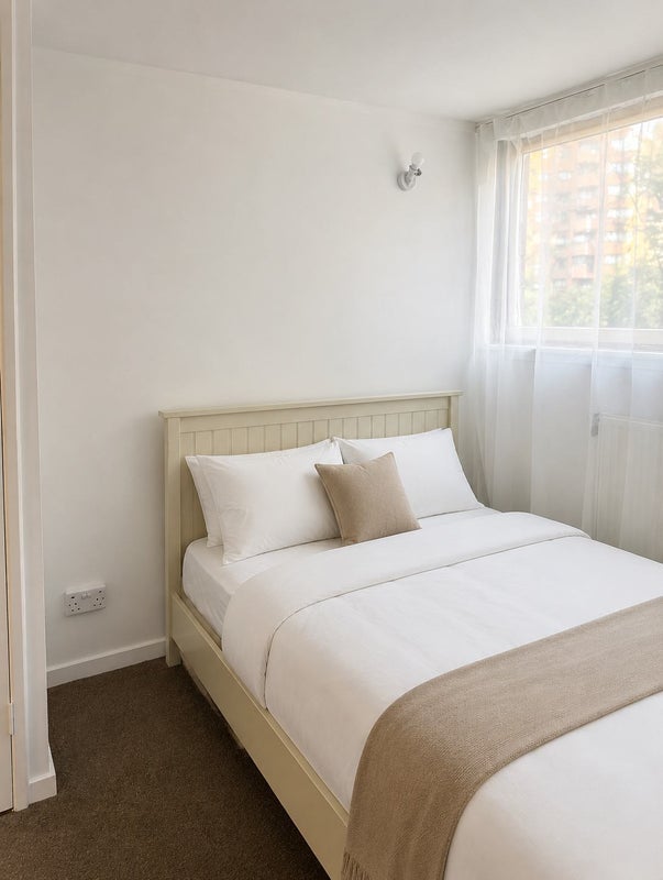 Room Cremorne Road in Greater London