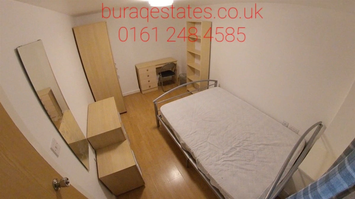 Flat Birchfields Road in Manchester