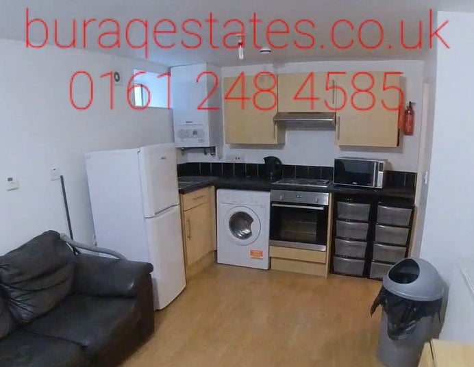 Flat Birchfields Road in Manchester