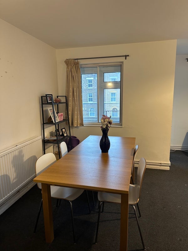 Room Lower Road in Greater London