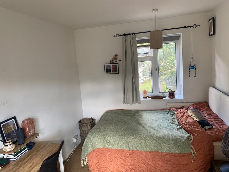 Room Lower Road in Greater London