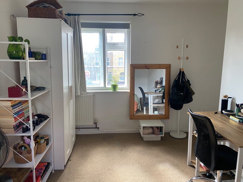 Room Lower Road in Greater London