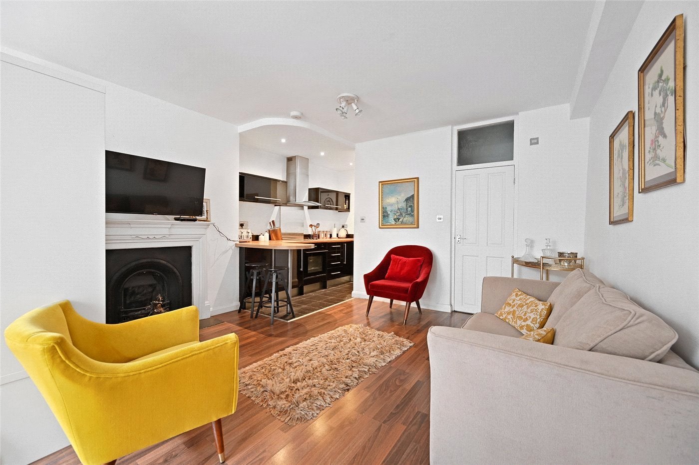 Flat Sinclair Gardens in Greater London