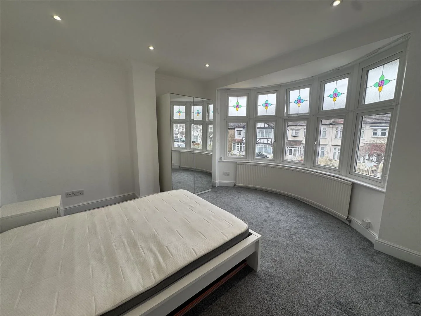 Flat Normanshire Drive in Greater London