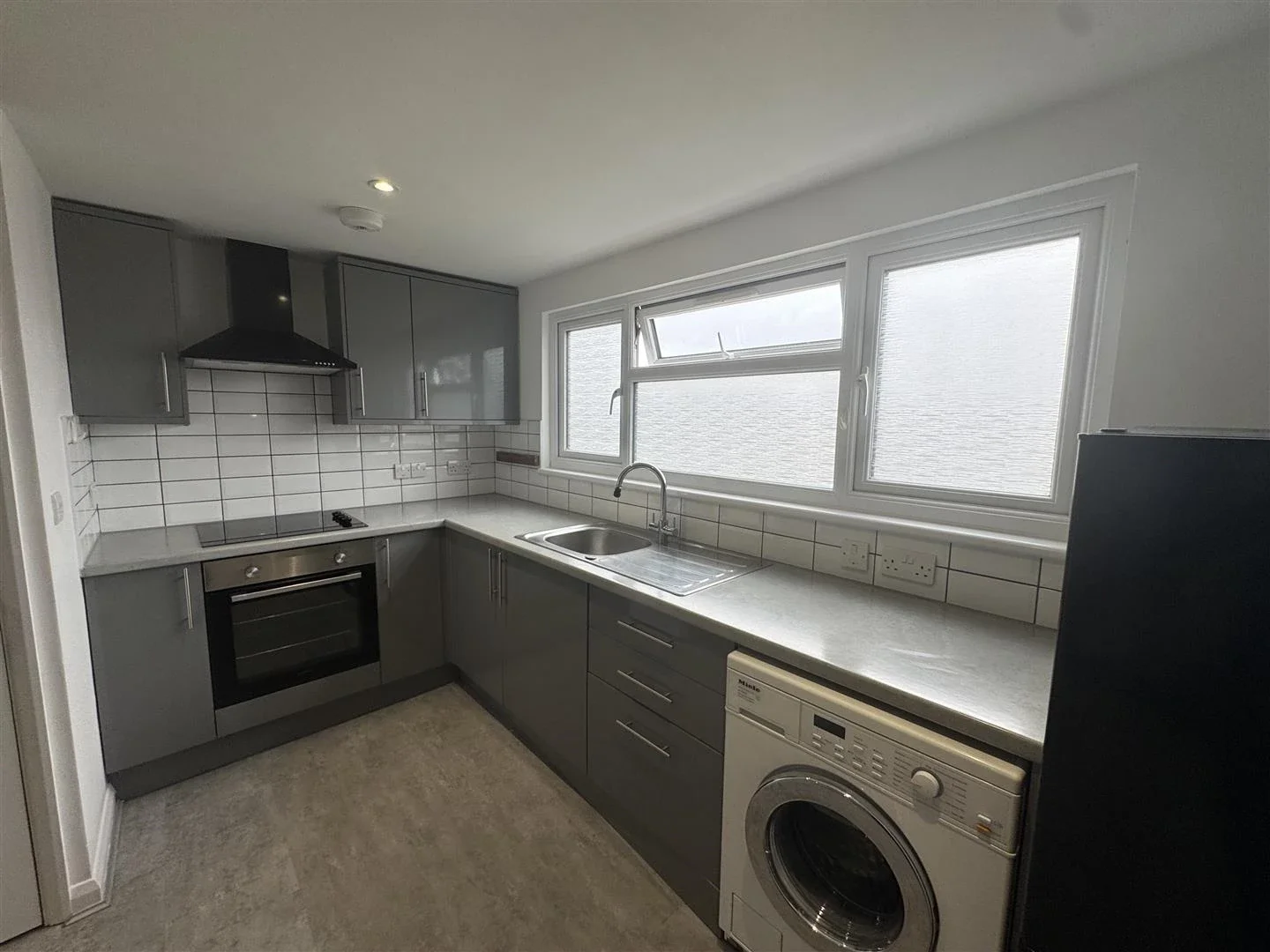 Flat Normanshire Drive in Greater London