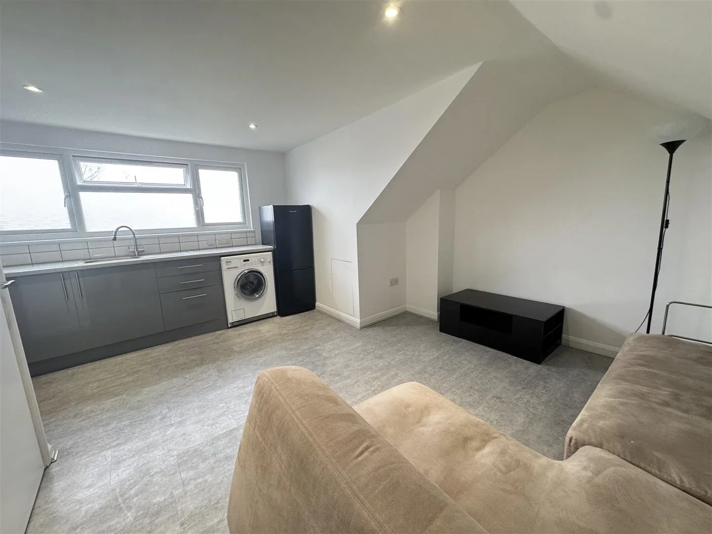 Flat Normanshire Drive in Greater London