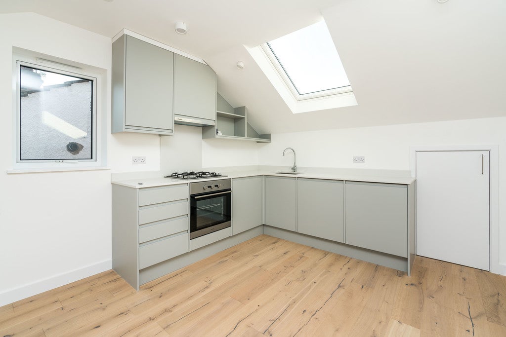 Flat Dunstan's Road in Greater London