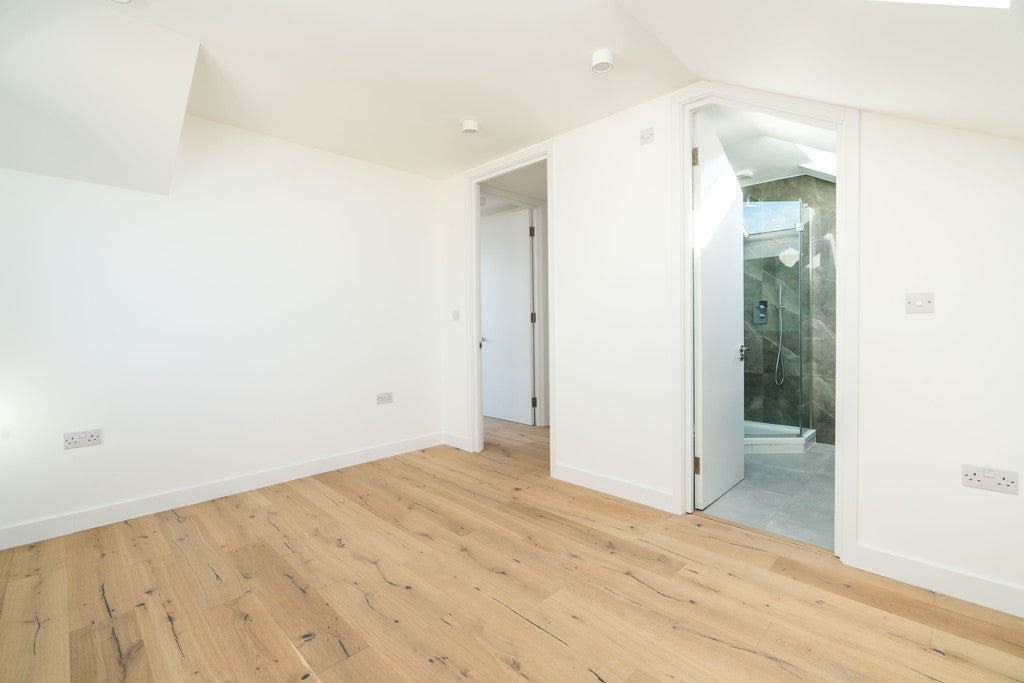 Flat Dunstan's Road in Greater London