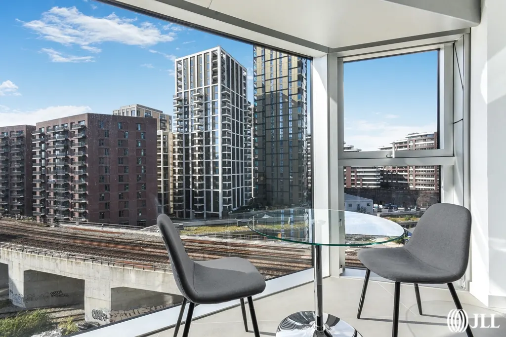 Flat Kirtling Street in Greater London