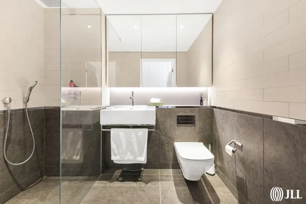Flat Kirtling Street in Greater London