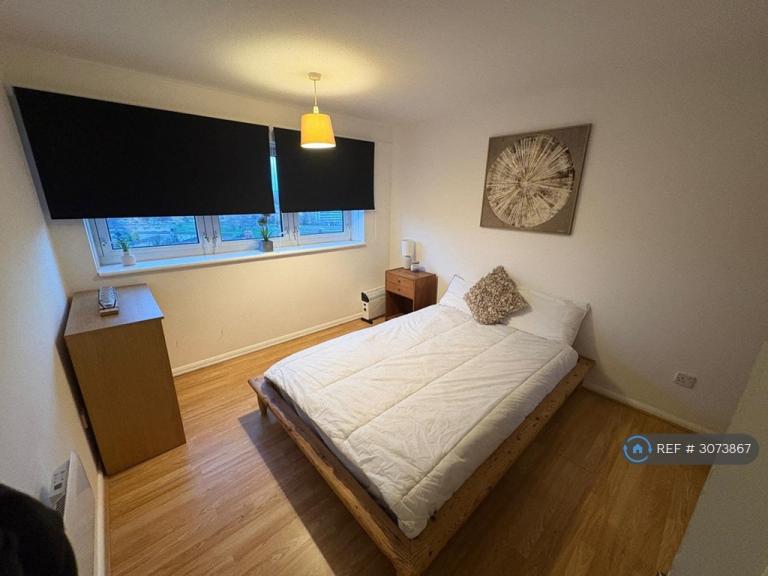 Room Acorn Grove in Birmingham