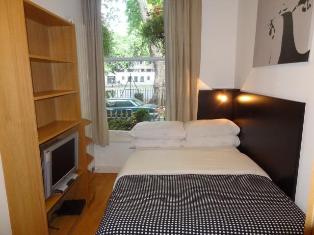 Flat Cartwright Gardens in Greater London