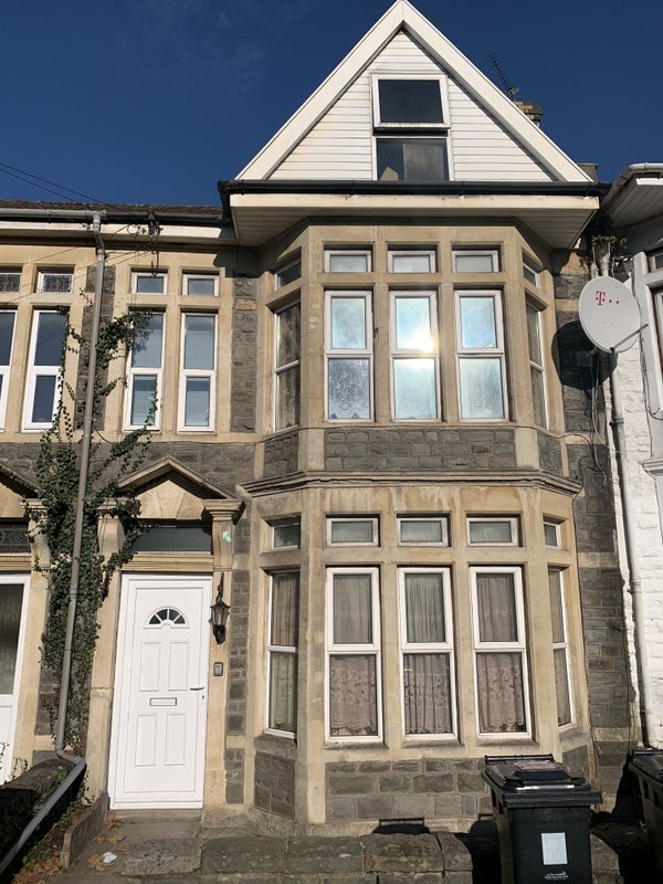 Room Downend Road in Bristol
