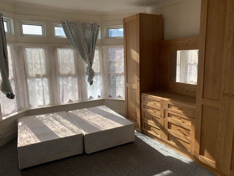 Room Downend Road in Bristol
