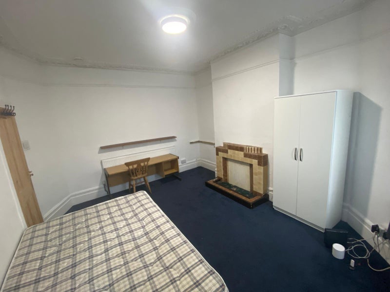 Room Downend Road in Bristol