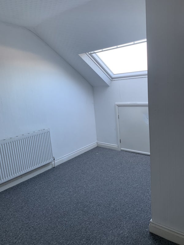 Room Downend Road in Bristol
