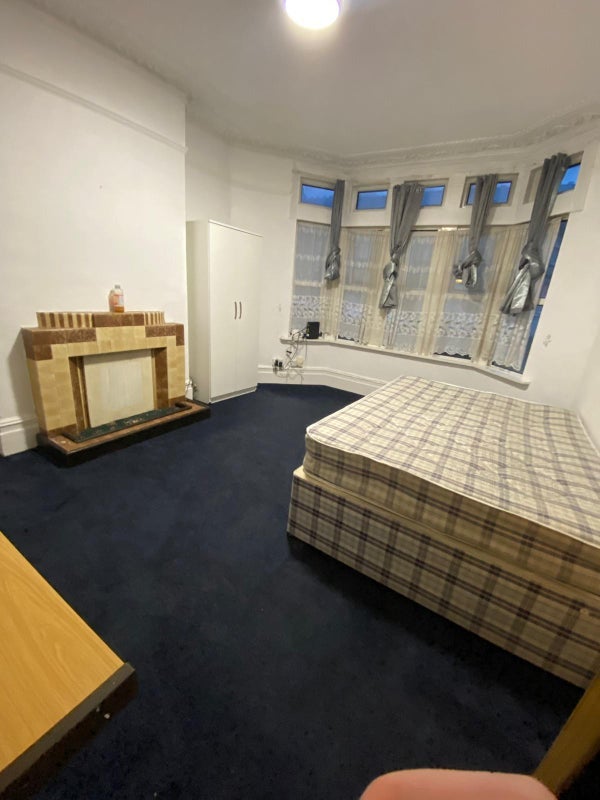 Room Downend Road in Bristol
