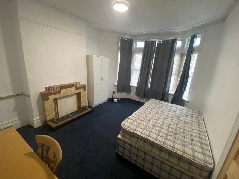 Room Downend Road in Bristol
