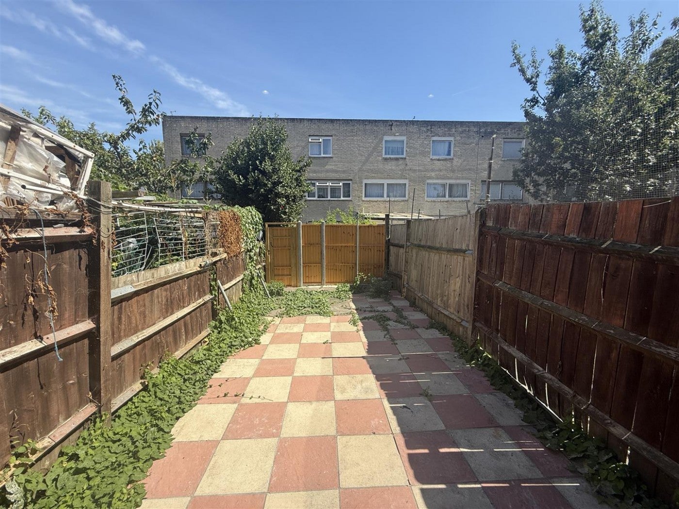 Flat Craven Park Road in Greater London