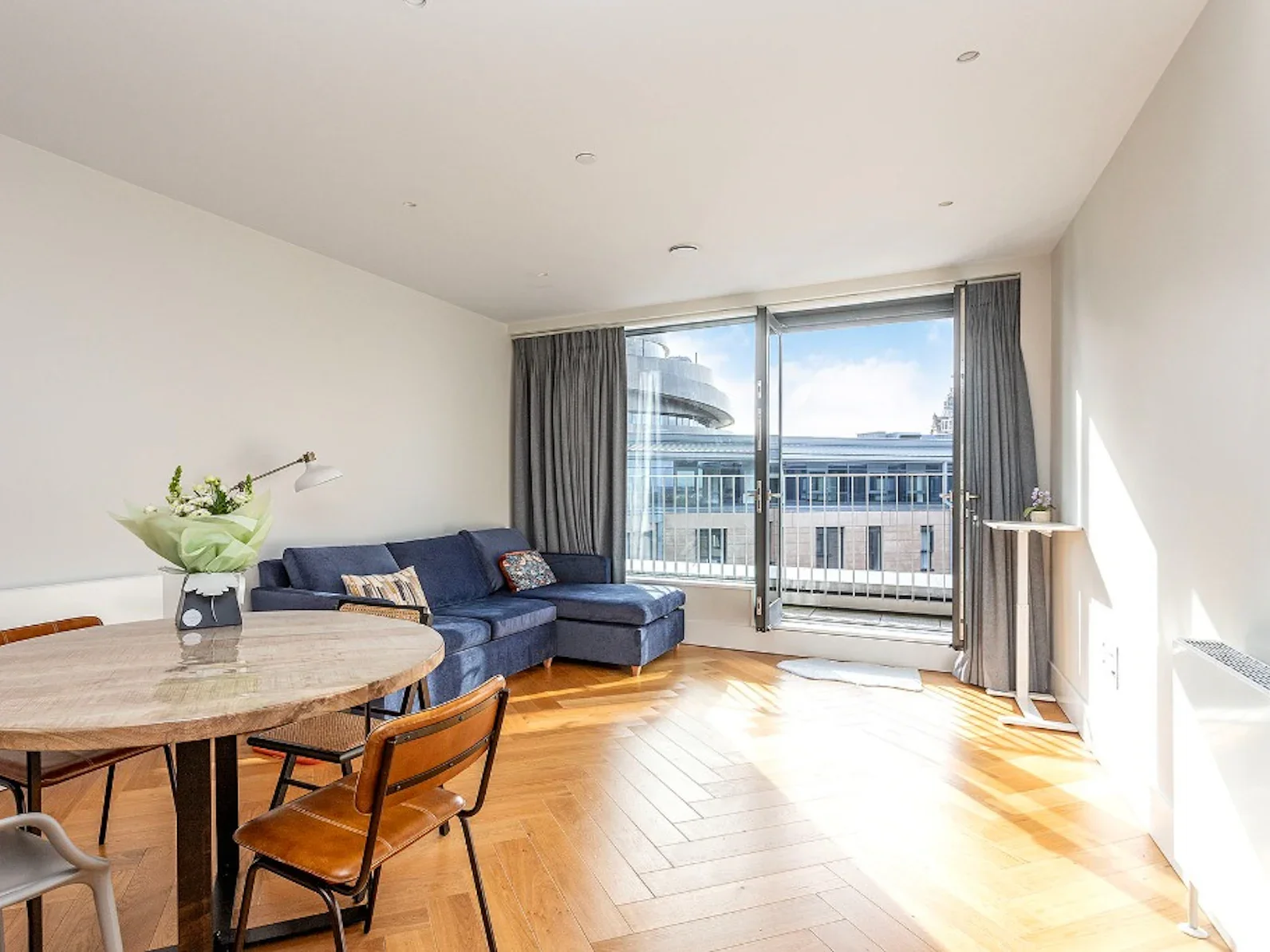 Flat St James Square in City of Edinburgh