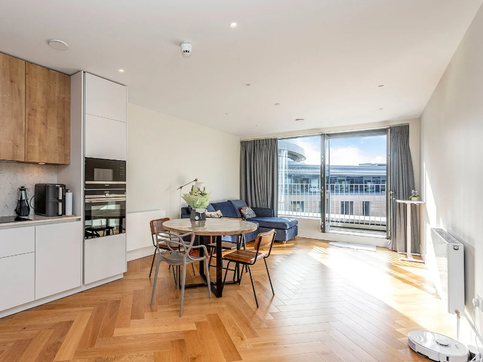 Flat St James Square in City of Edinburgh