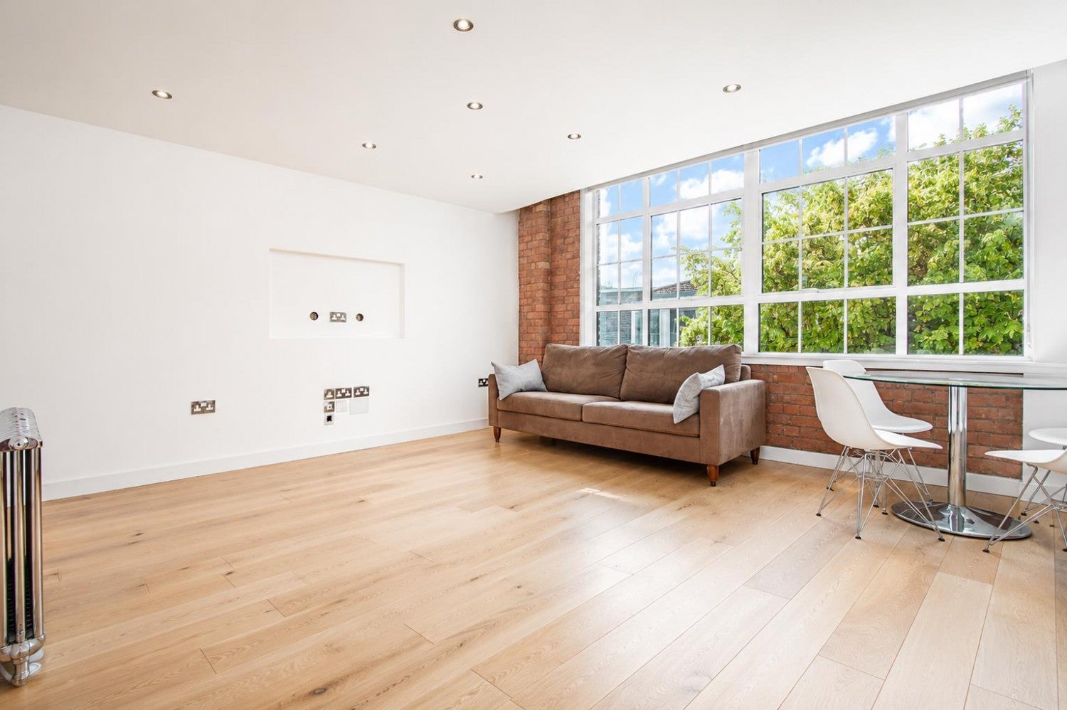 Flat Princelet Street in Greater London