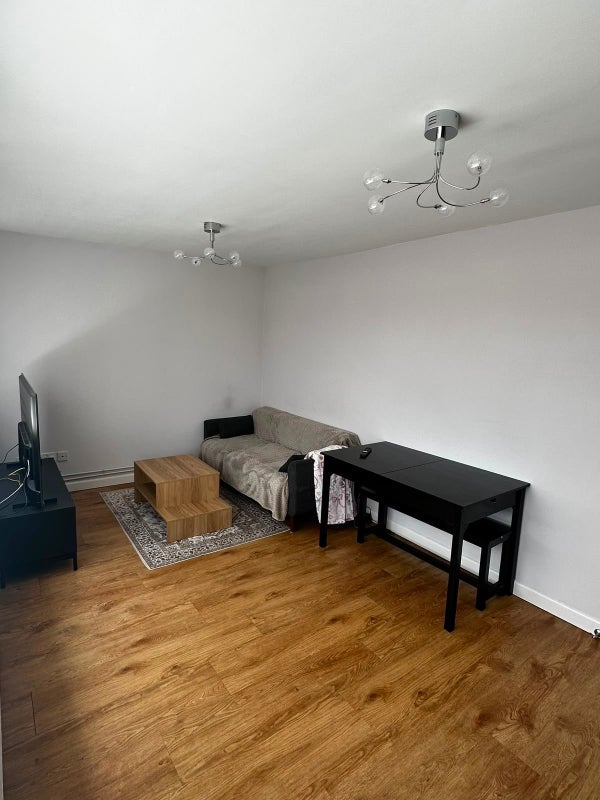 Flat Southmead Road in Bristol