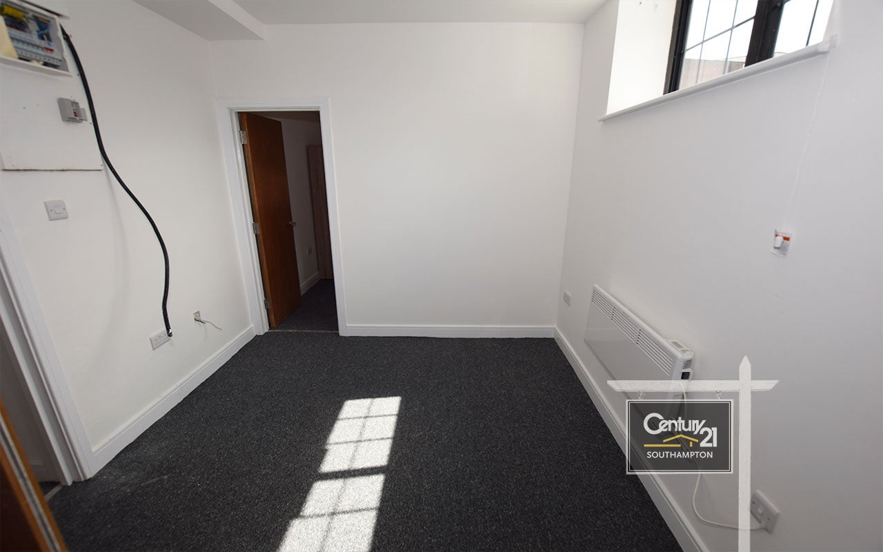 Flat Rockstone Lane in Southampton