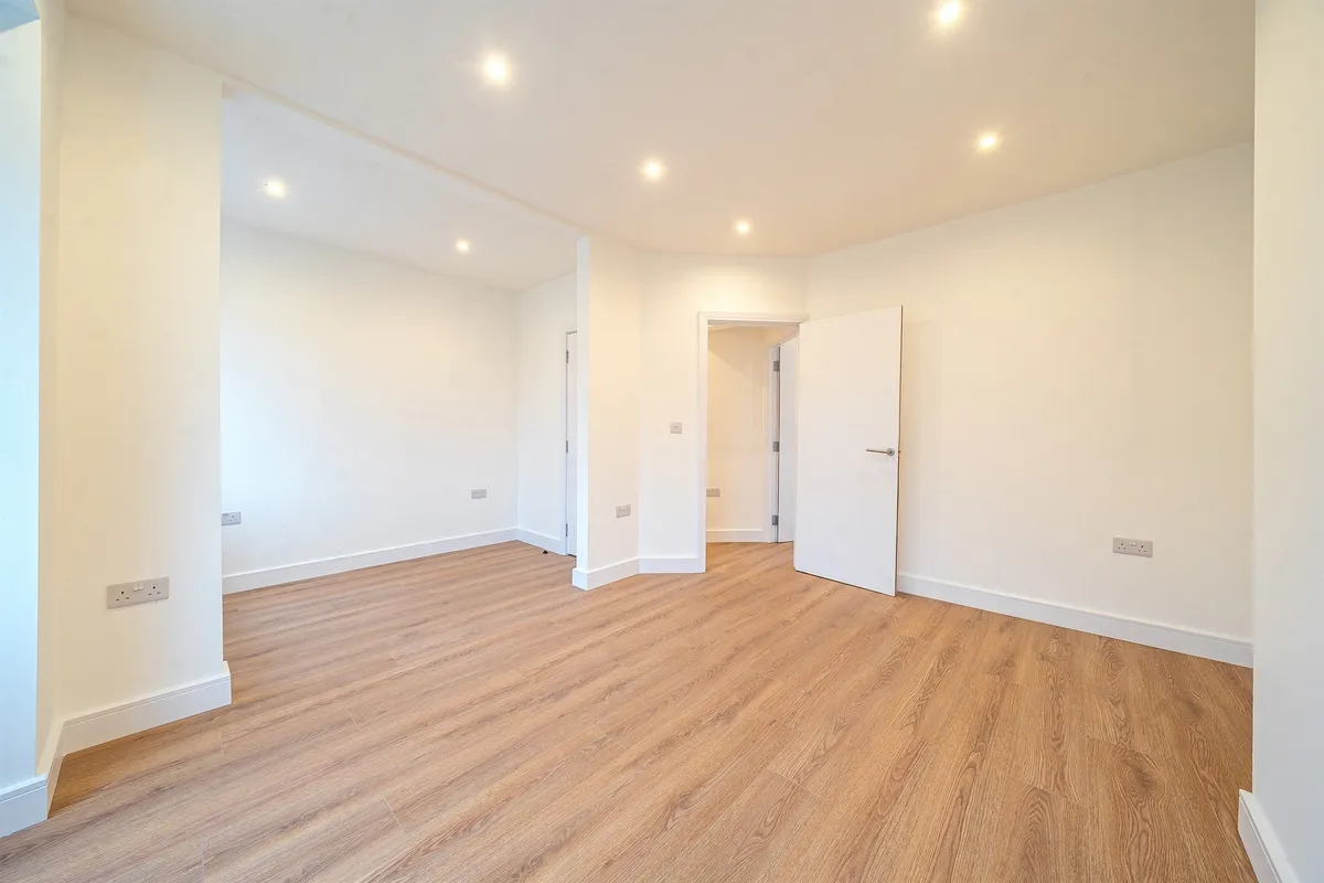 Flat Cavendish Avenue in Greater London