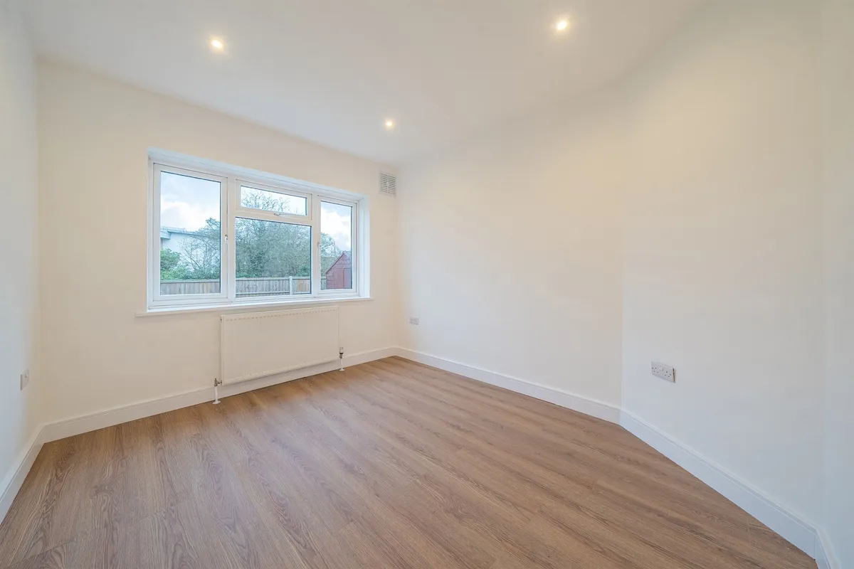 Flat Cavendish Avenue in Greater London