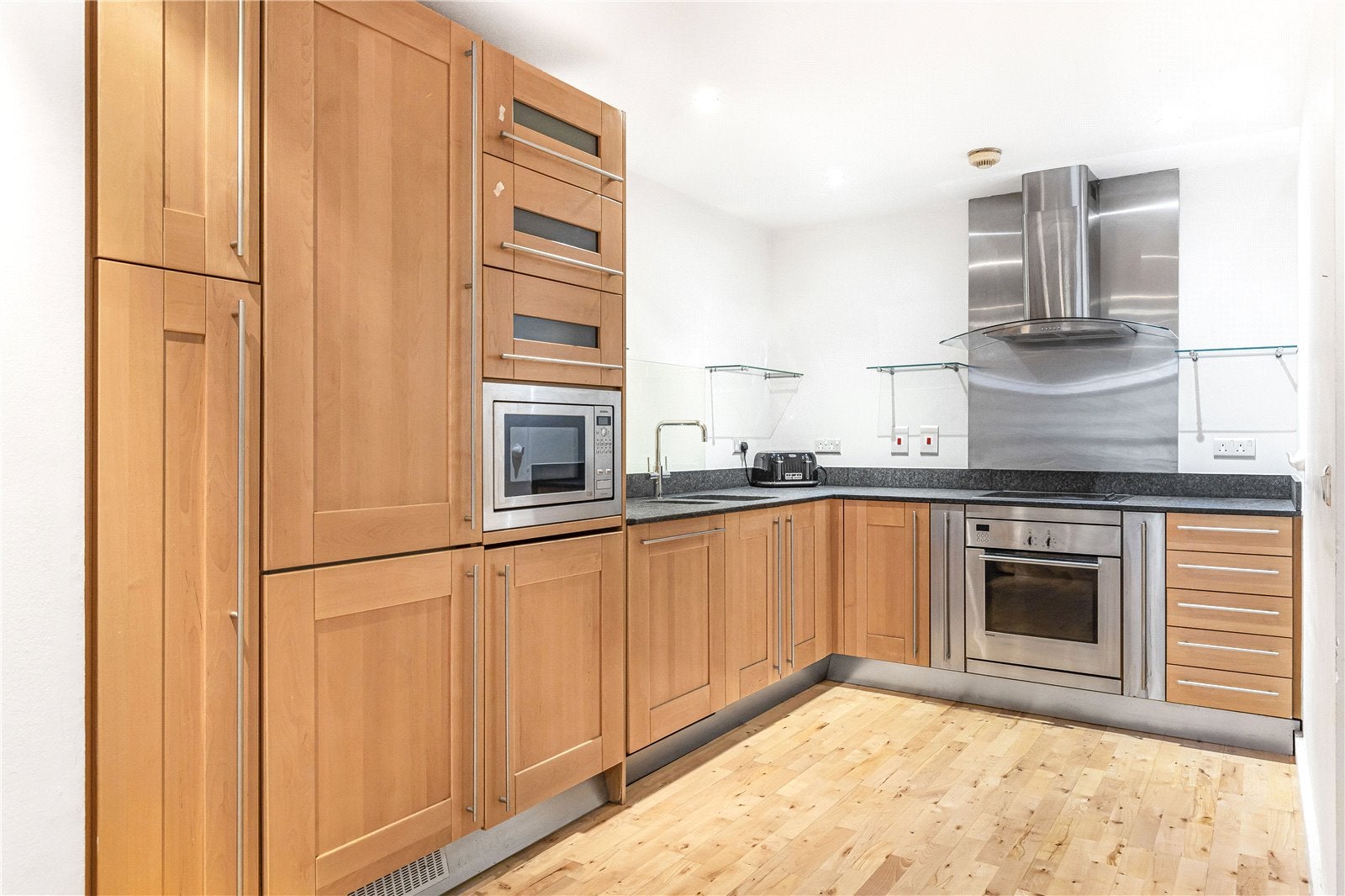 Flat Garden Walk in Greater London