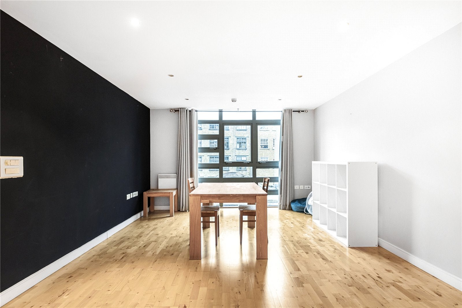Flat Garden Walk in Greater London