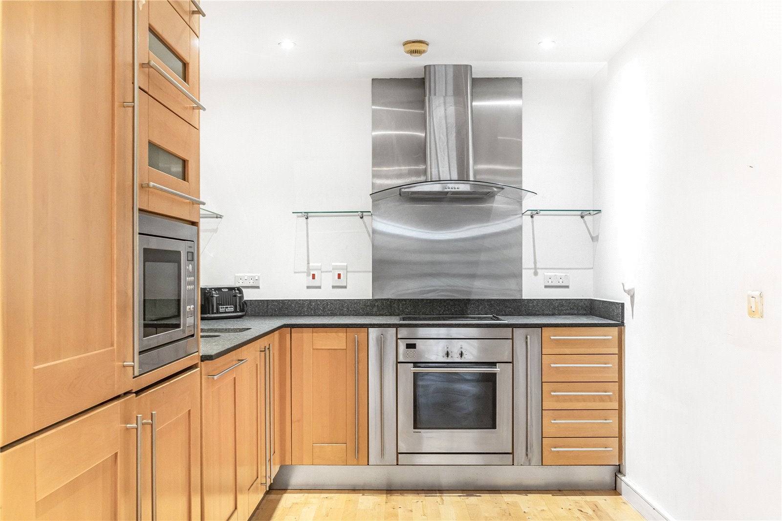 Flat Garden Walk in Greater London