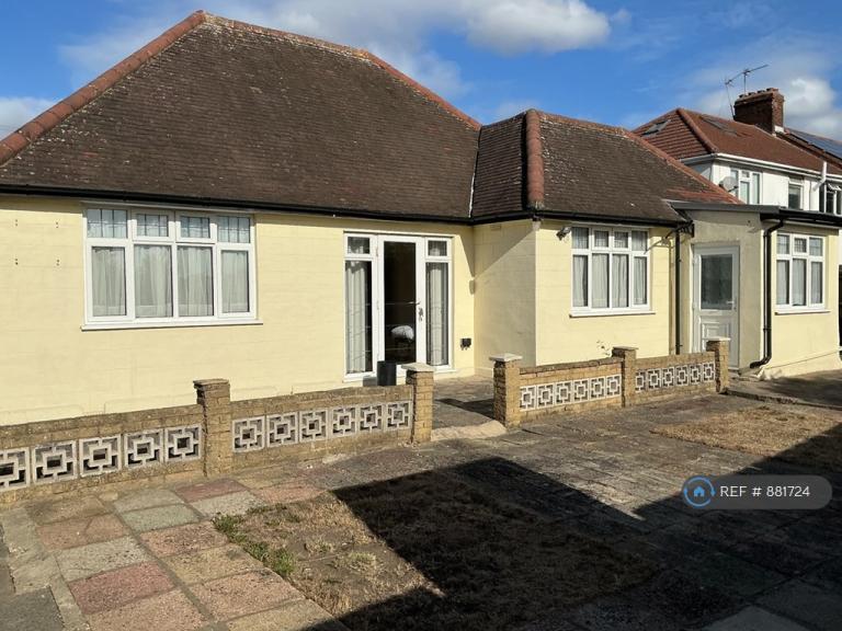 House Wigginton Avenue in Greater London