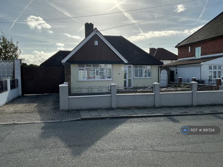 House Wigginton Avenue in Greater London