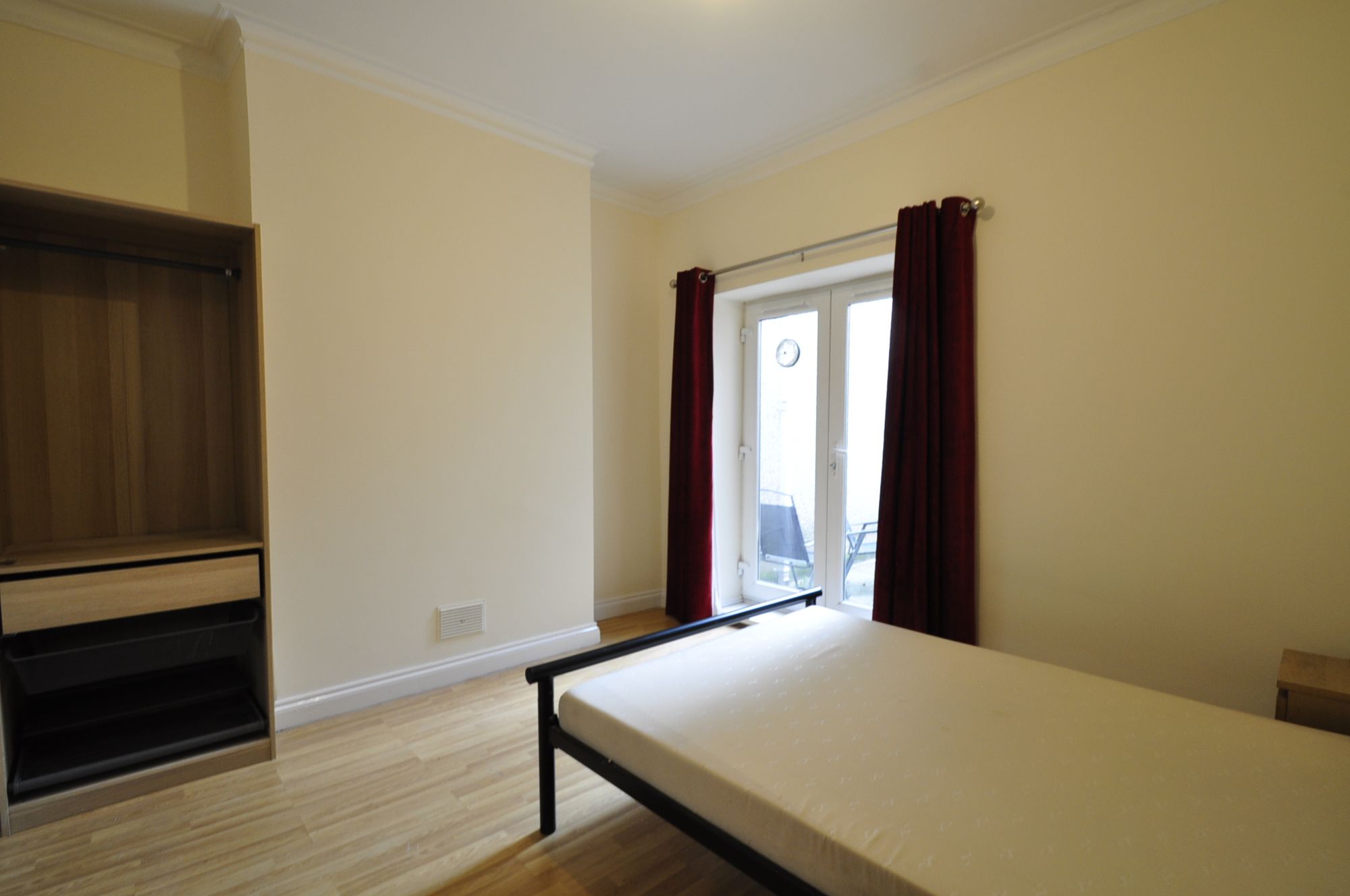 Room Risca Road in Newport