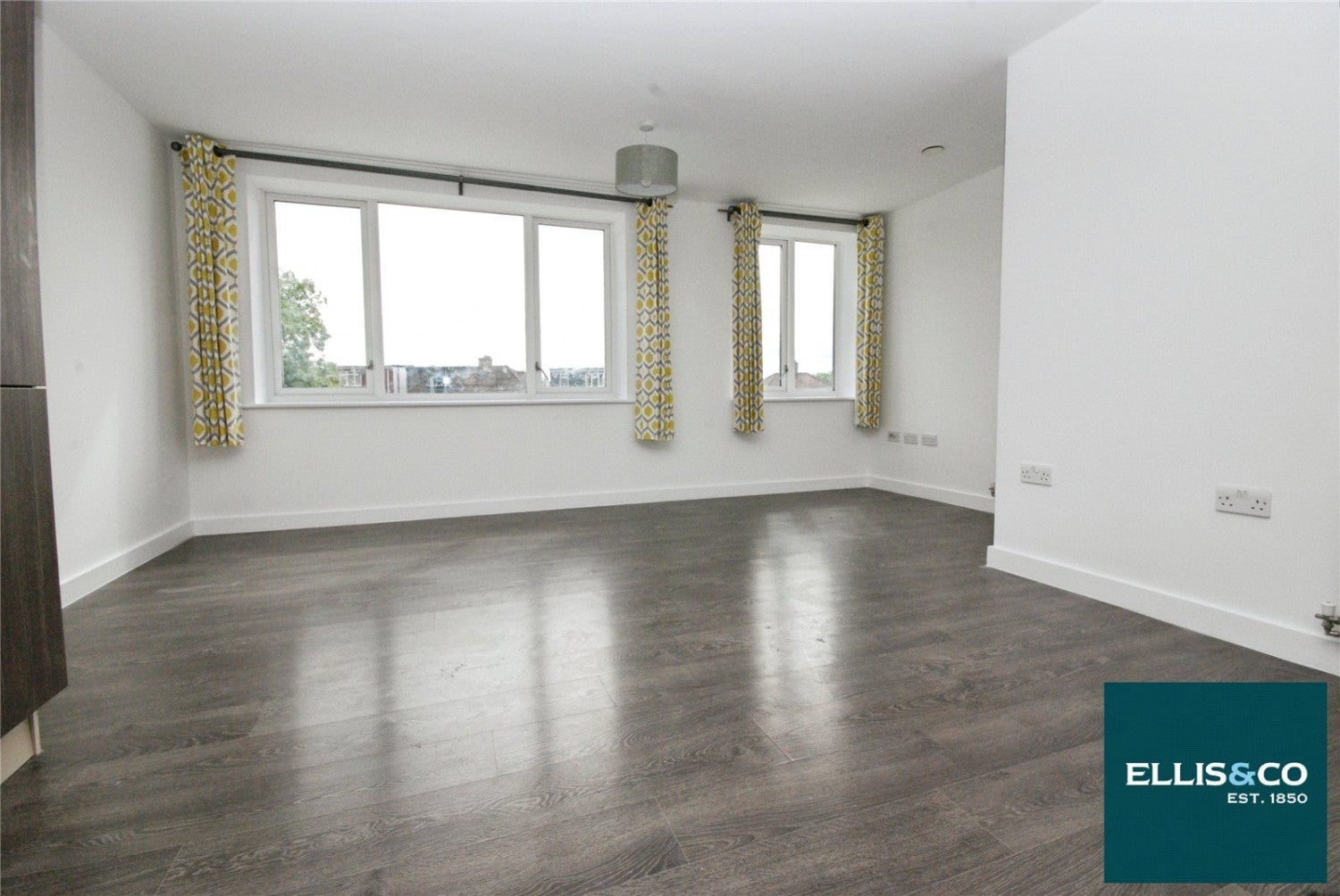 Flat Brent Court in Greater London