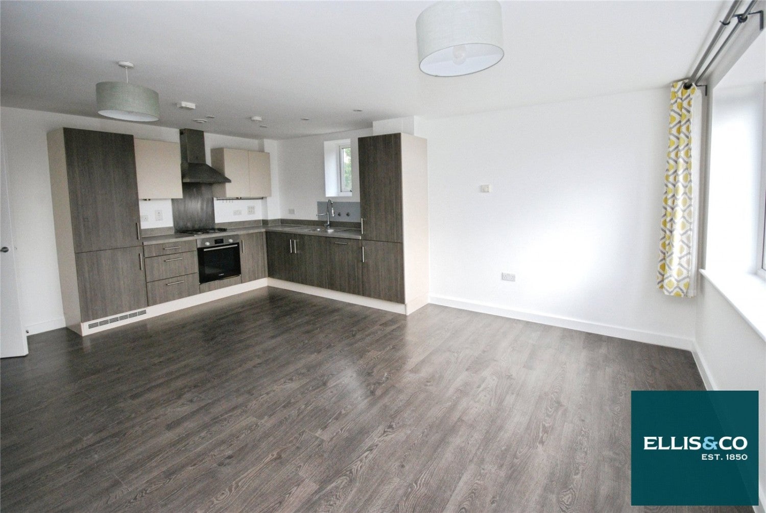 Flat Brent Court in Greater London