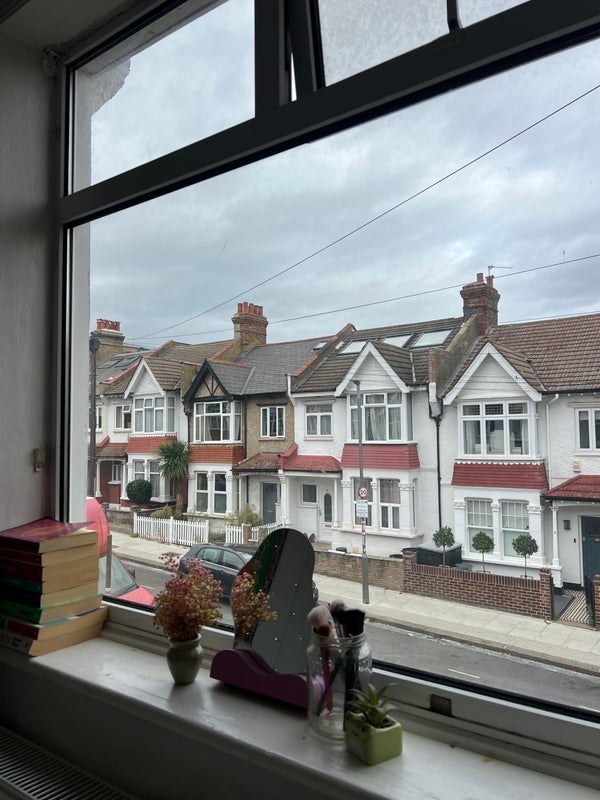 Room Fircroft Road in Greater London
