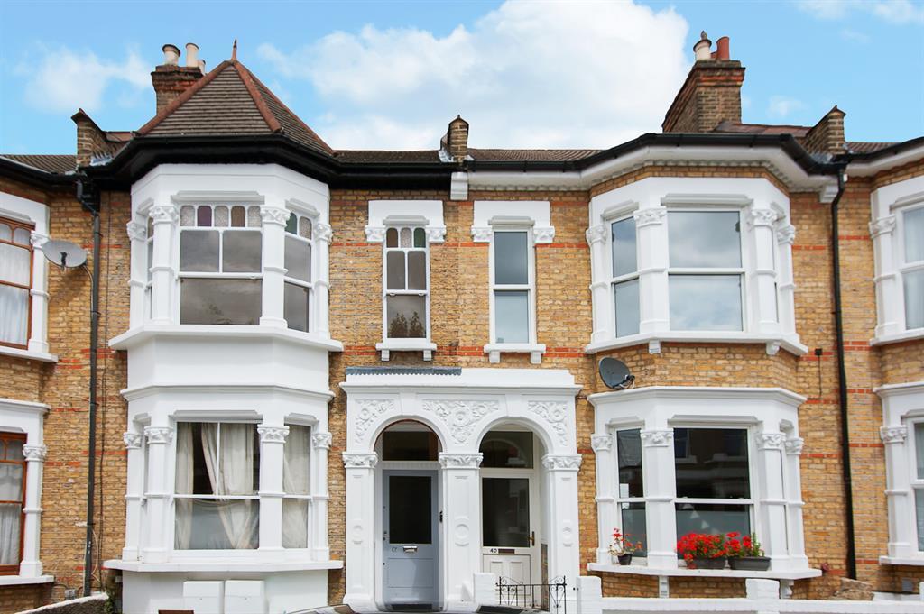 Flat Princess May Road in Greater London