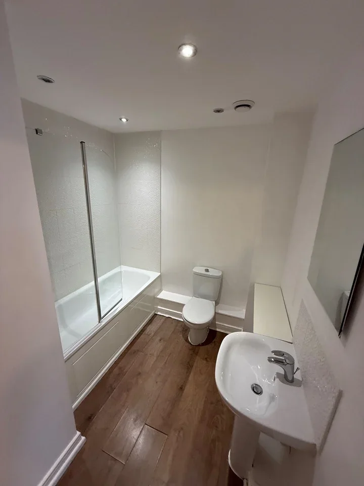 Flat Maxwell Road in Greater London