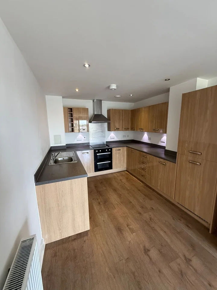 Flat Maxwell Road in Greater London