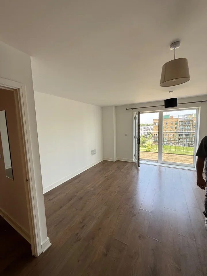 Flat Maxwell Road in Greater London