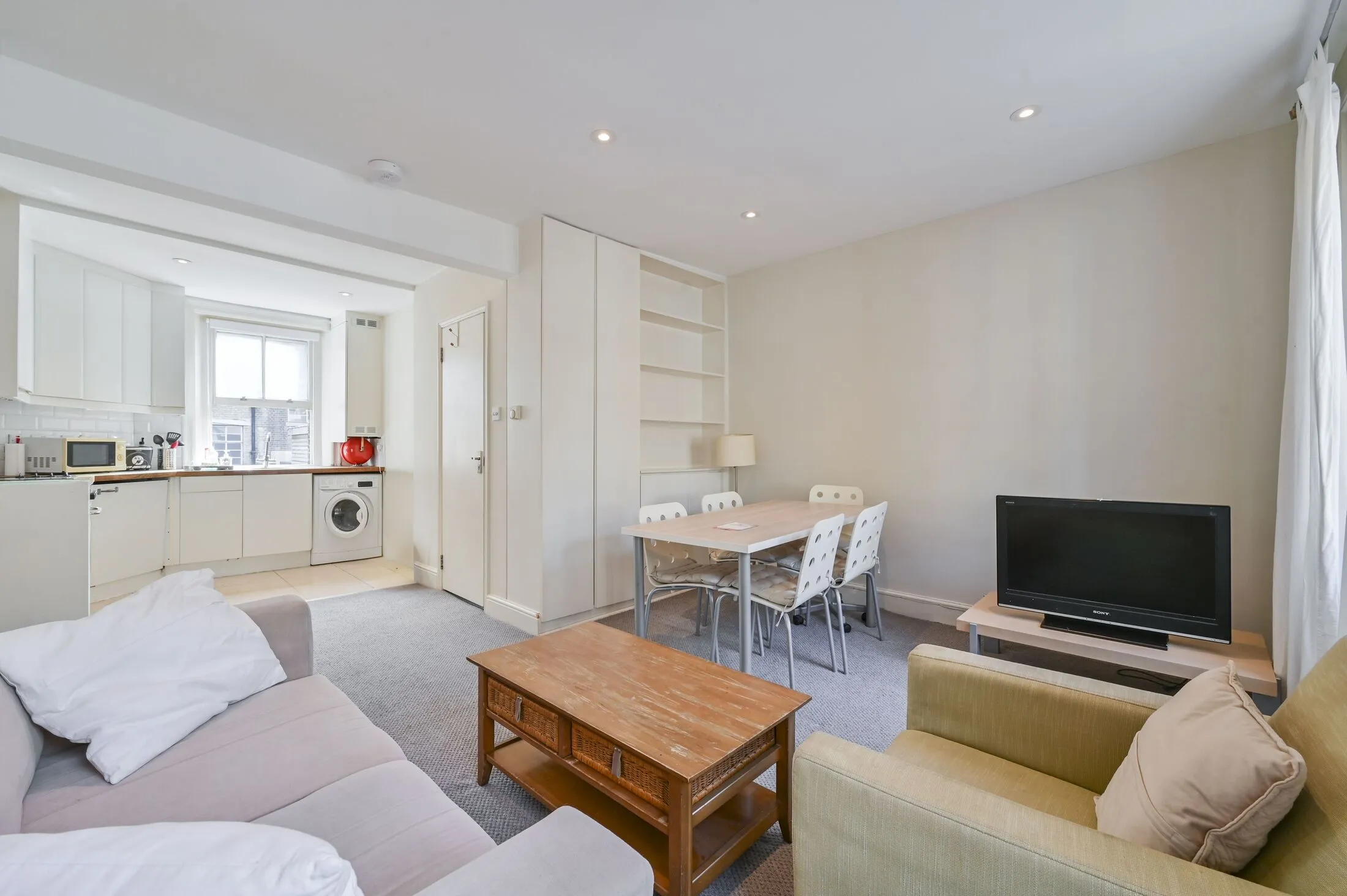 Flat Charlotte Place in Greater London